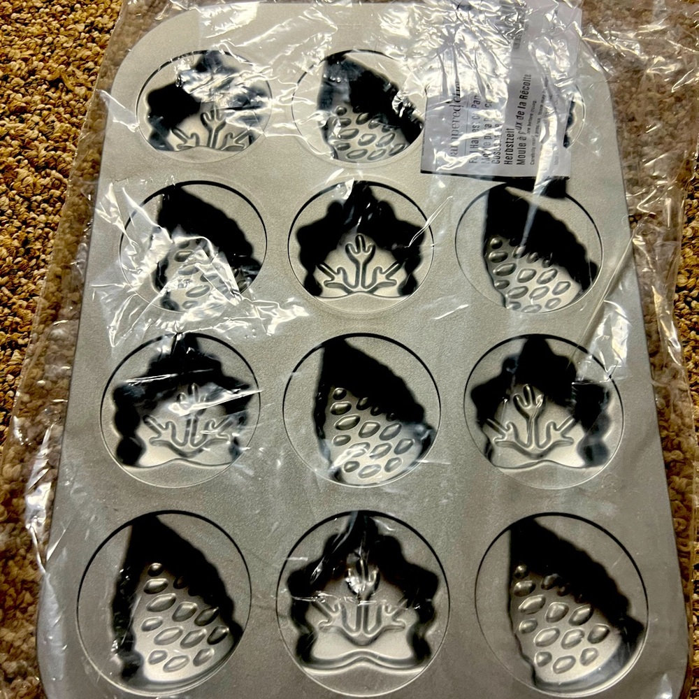 Pampered Chef fall baking pan